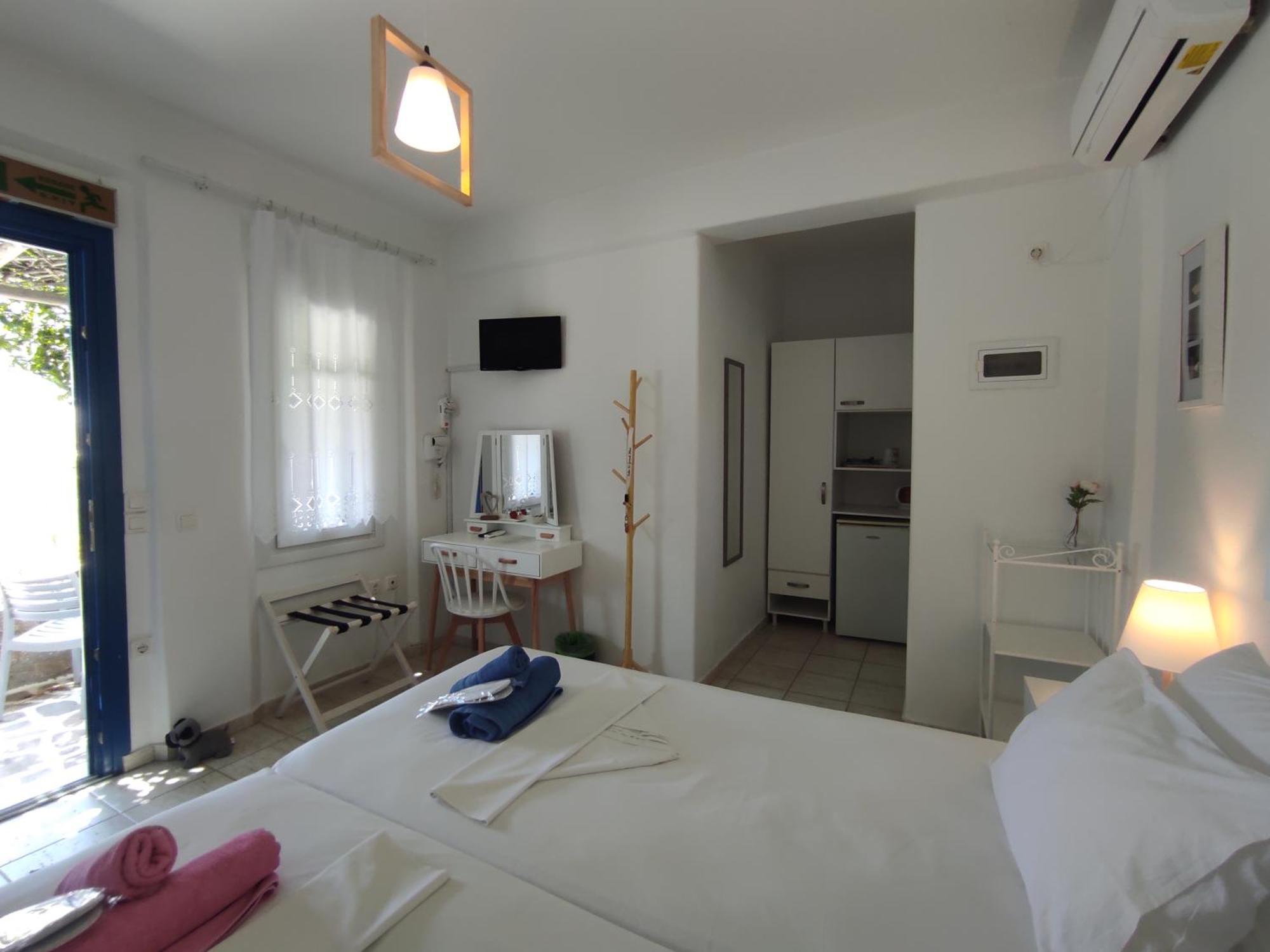 Villa Le Grand Bleu Katapola Exterior photo